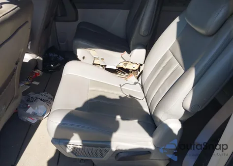 2009 Chrysler Town & Country Touring z USA, uszkodzony, nr VIN 2A8HR54129R640389